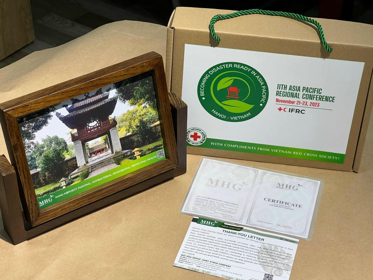 Mẫu quà tặng gửi tới Ban lãnh đạo và Đại biểu tham gia chương trình Hội nghị Chữ thập đỏ và Trăng lưỡi liềm đỏ quốc tế khu vực Châu Á - Thái Bình Dương lần thứ 11.