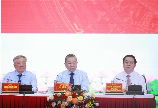 Tổng Bí thư Tô Lâm gặp mặt cán bộ lão thành cách mạng, người có công tiêu biểu - Ảnh 2.