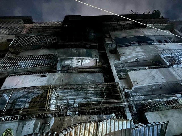 Hiện trường vụ cháy tại chung cư Độc Lập, phường Phú Thọ Hòa. Ảnh: Phòng Tham mưu.