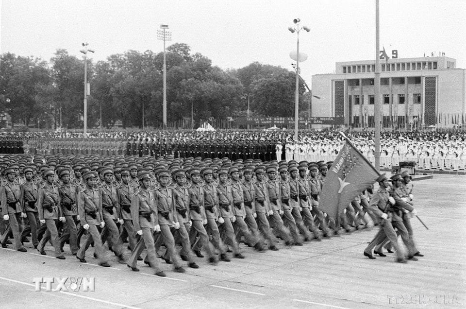 Khối sỹ quan Công an nhân dân tiến vào lễ đài. (Ảnh: Xuân Lâm/TTXVN)