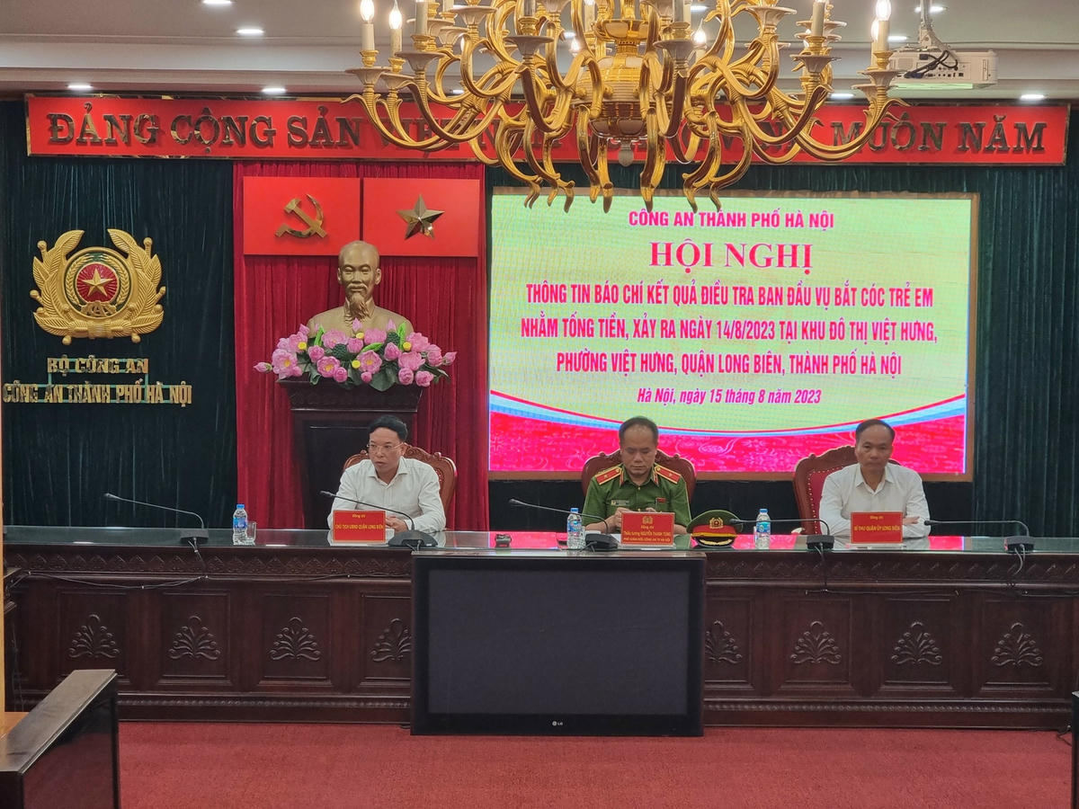 Chiều 15/8, Công an TP Hà Nội tổ chức họp báo thông tin vụ bắt cóc nhằm cưỡng đoạt tài sản, xảy ra tại phường Việt Hưng, quận Long Biên, Hà Nội.