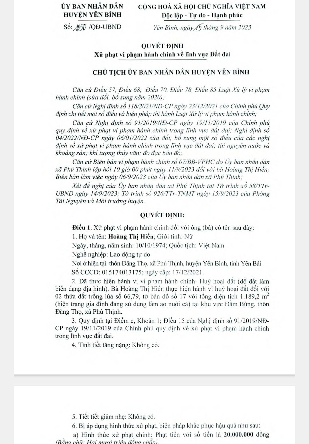 Một trong những Quyết định xử phạt vi phạm trong lĩnh vực đất đai của UBND huyện Yên Bình. Ảnh: Trung Dũng