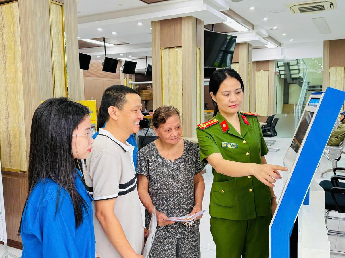 Công dân đến làm thủ tục hành chính tại phường Hải Dương (TP Hải Phòng) đưo. Ảnh: CTV.