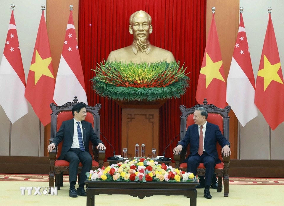Tổng Bí thư Tô Lâm tiếp Thủ tướng Singapore, Tổng Thư ký Đảng Hành động Nhân dân Singapore (PAP) Lawrence Wong. (Ảnh: Thống Nhất/TTXVN)