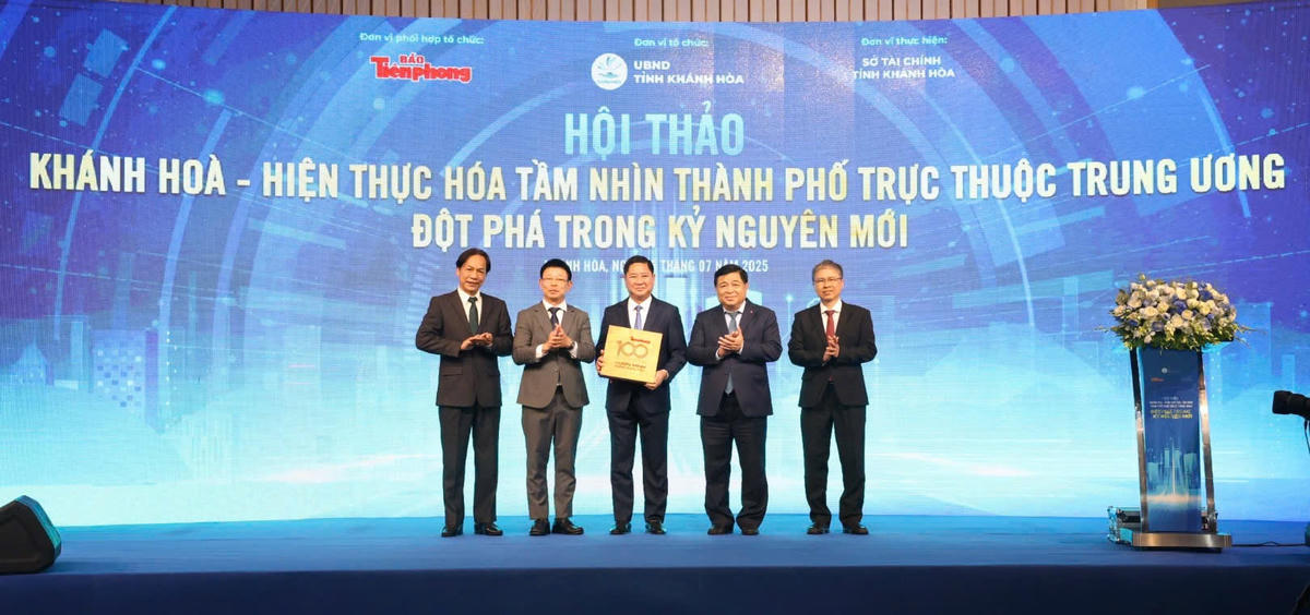 Khánh Hòa phối hợp với Báo Tiền phong tổ chức Hội thảo “Khánh Hòa Hiện thực hóa tầm nhìn thành phố trực thuộc Trung ương - Đột phá trong kỷ nguyên mới”. (ảnh Thùy Trang)