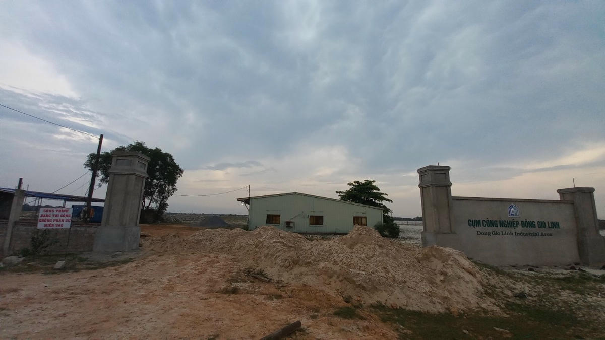 Dự án do Công ty TNHH MTV Hoàng Khang Quảng Trị làm chủ đầu tư, do Công ty CP TV & DV Quảng Thành tư vấn thiết kế và được thi công bởi Công ty CP Satavi.