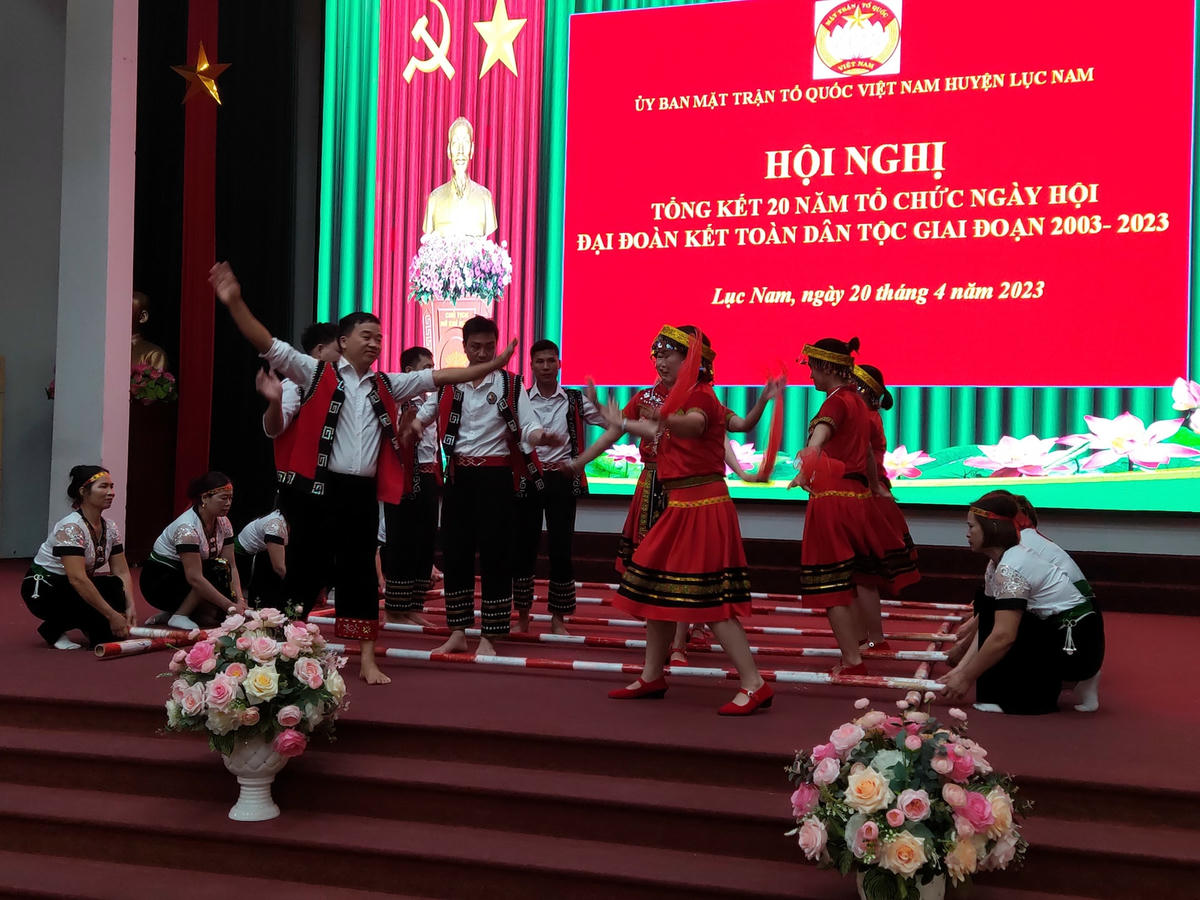 Các tiết mục văn nghệ tại hội nghị tổng kết. 