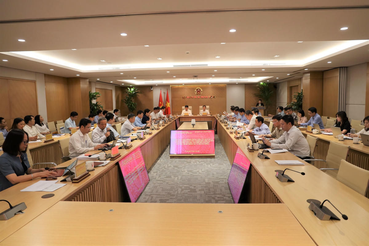 Toàn cảnh buổi làm việc.