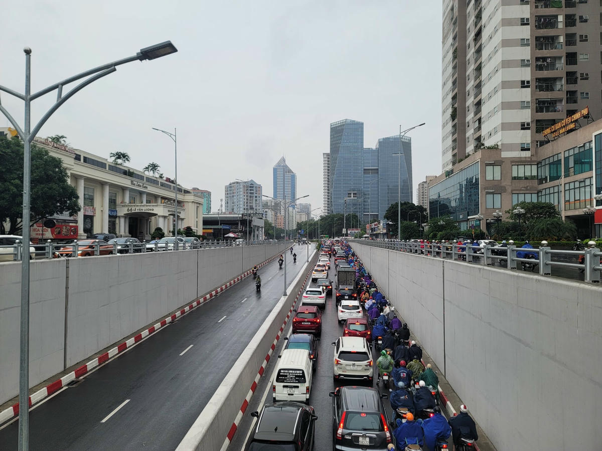 Anh Nguyễn Tiến Sơn (Trung Văn, Hà Đông) cho biết từ sáng tới giờ xe chỉ 