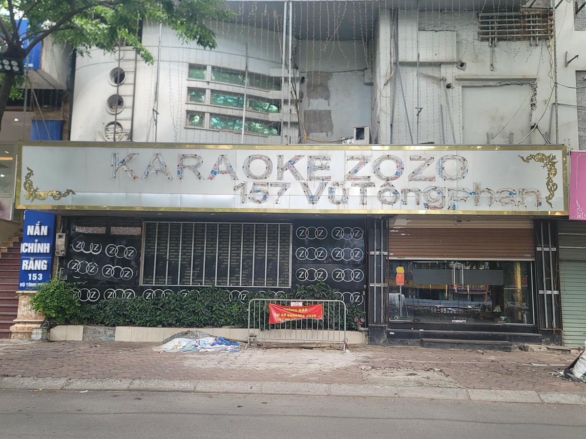 Từng là chỗ ăn chơi sang trọng đẳng cấp có tiếng, nhưng quán này đã phải đóng cửa hàng năm trời khiến nhiều hạng mục xuống cấp trầm trọng.