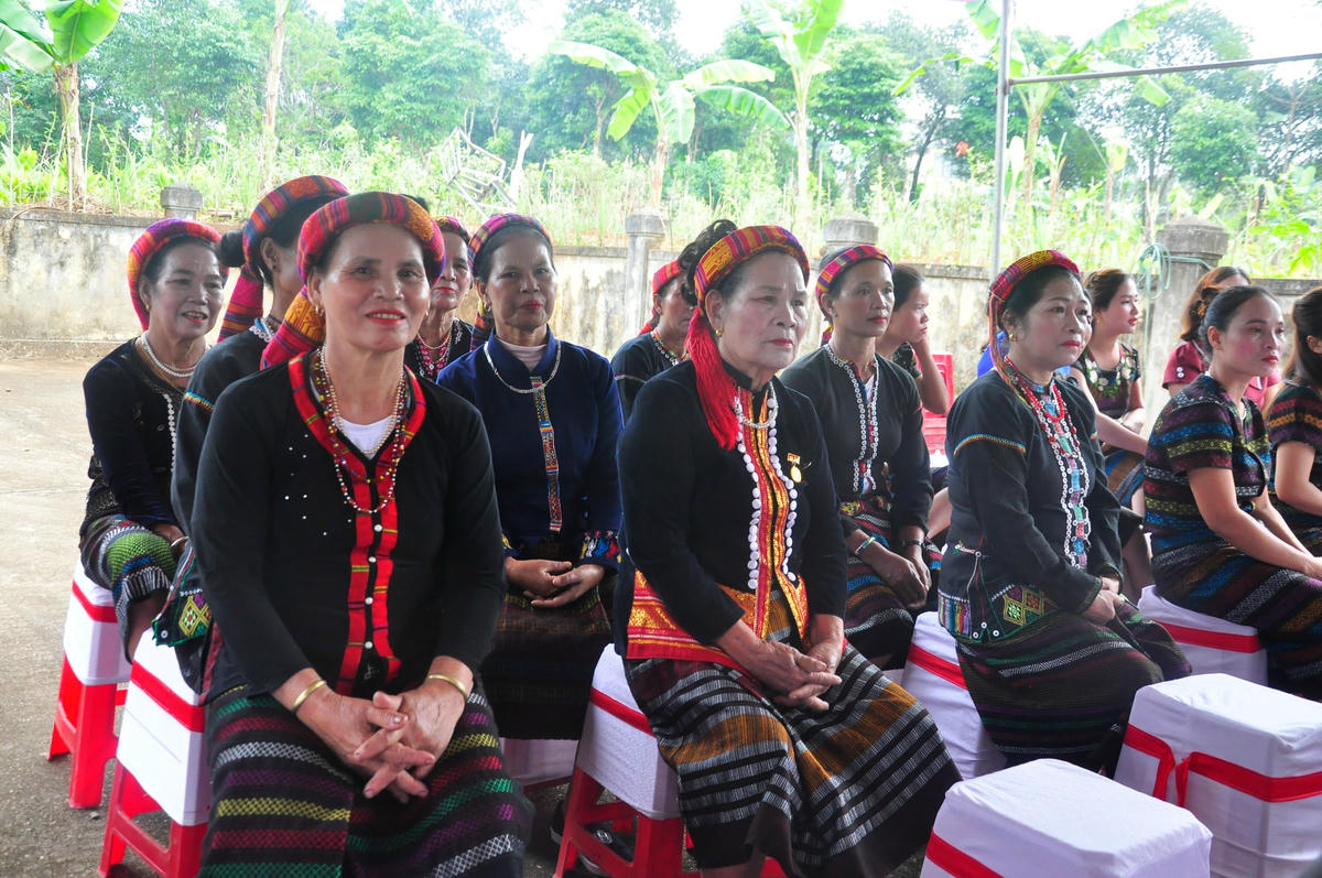 Nhân dân khu dân cư Bến Hà nô nức tham gia Ngày hội.
