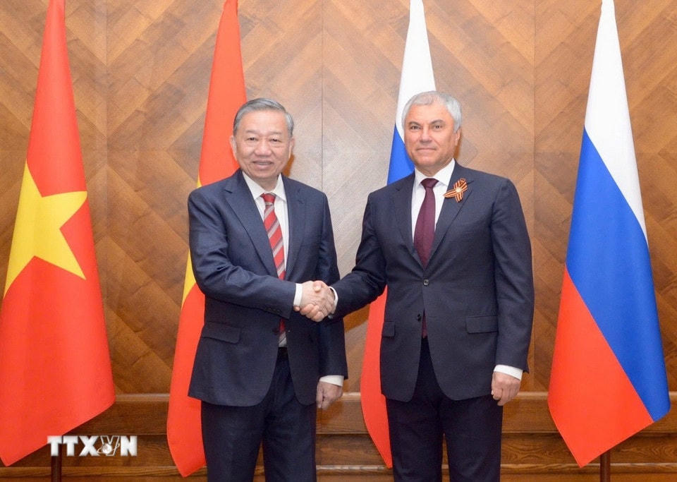 Tổng Bí thư Tô Lâm hội kiến Chủ tịch Duma Quốc gia Liên bang Nga Vyacheslav Volodin. (Ảnh: TTXVN phát)