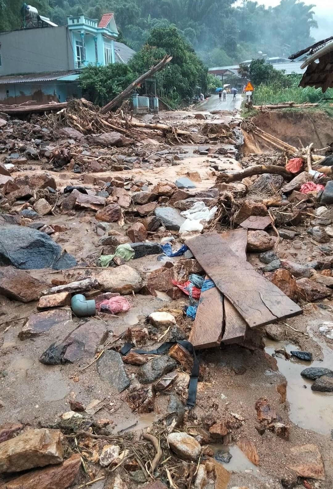 Xã Hồ Bốn chưa bao giờ tan hoang đến thế.