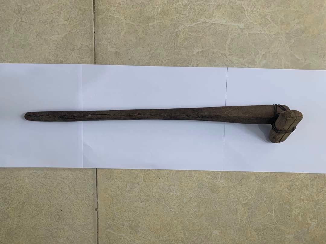 Then cửa gỗ bị thu giữ. Ảnh: Nguyễn Chung