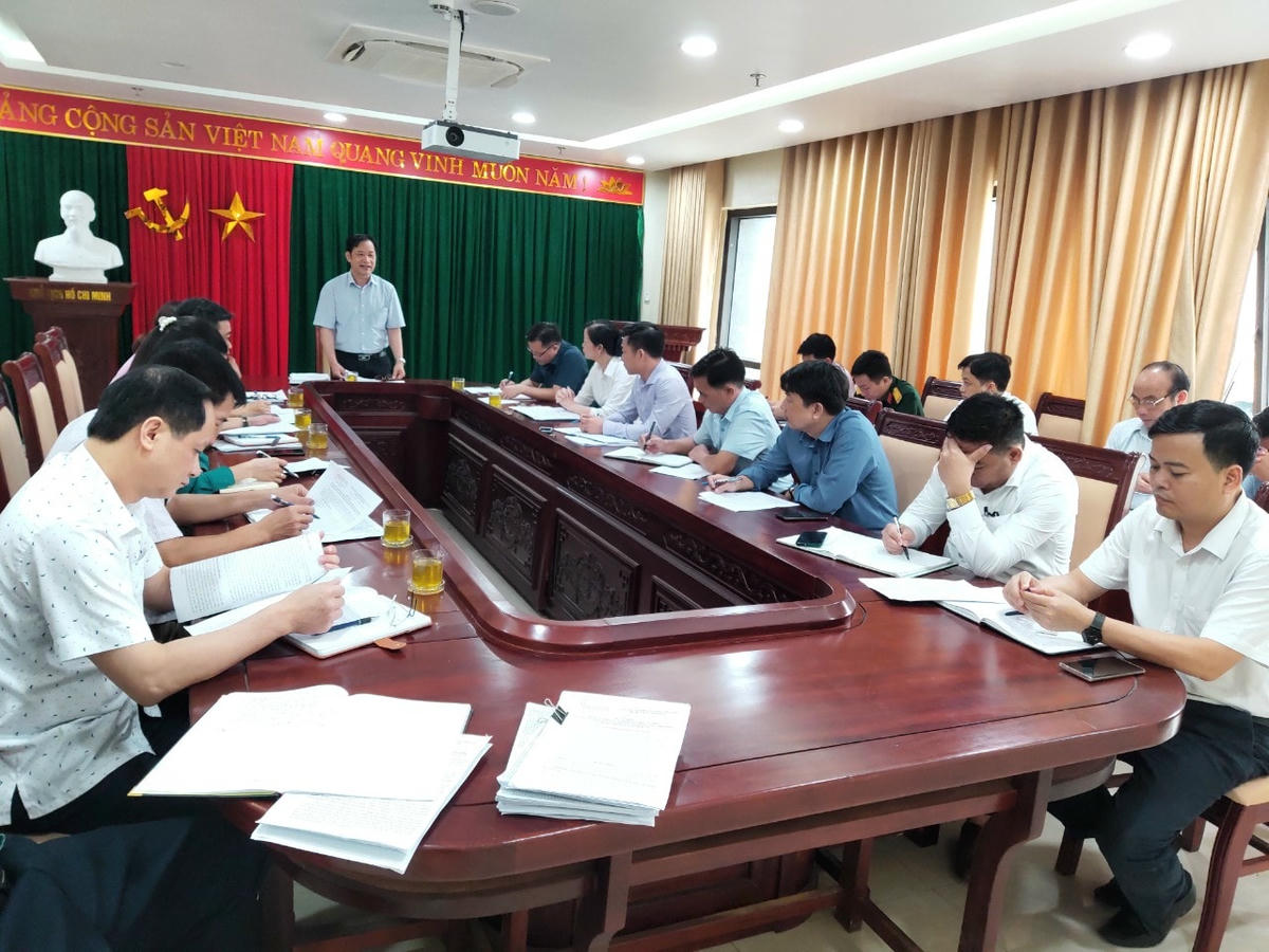 Quang cảnh buổi giám sát thực hiện chính sách cho người lao động.