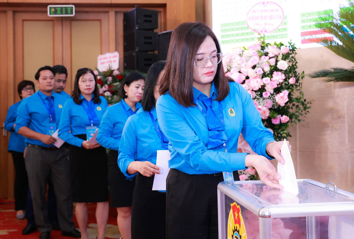 Đoàn viên tham gia bầu cử.