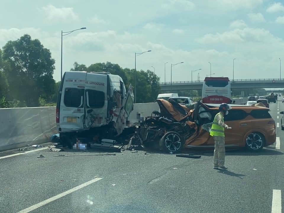 Hiện trường vụ tai nạn đặc biệt nghiêm trọng trên cao tốc Hà Nội - Hải Phòng. Ảnh: CTV.