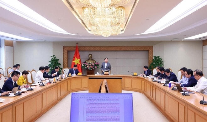 Phó Thủ tướng Trần Hồng Hà chủ trì cuộc họp. (Ảnh: Văn Điệp/TTXVN) pho-thu-tuong-tran-hong-ha-khi-nha-kinh-2.jpg