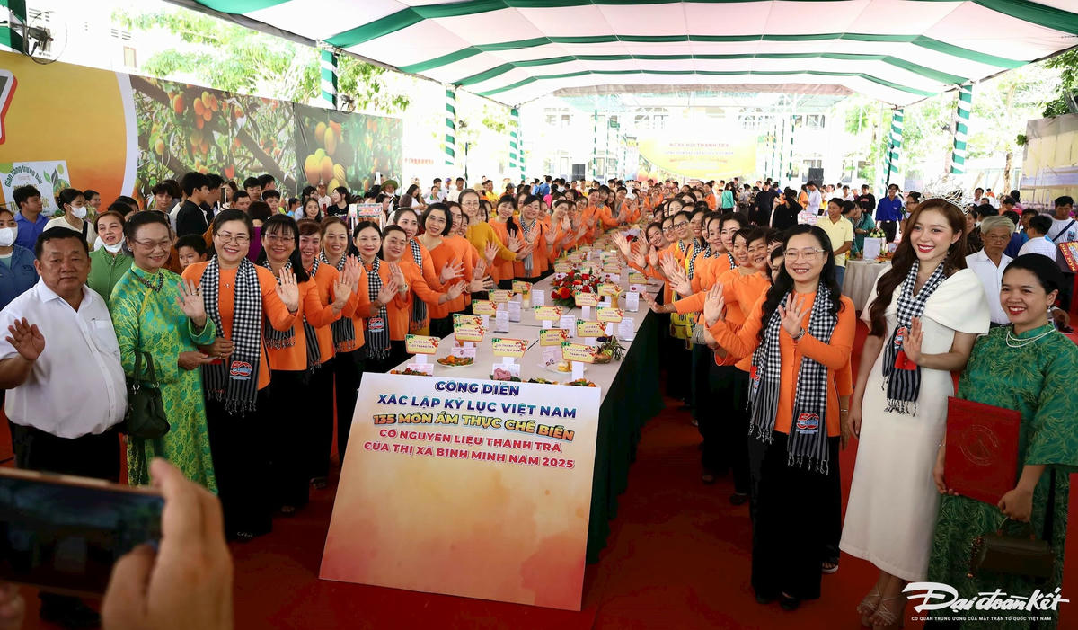 A5- trong khuôn khổ Ngày hội,tỉnh Vĩnh Long tổ chức công diễn xác kỷ lục 135 món ăn ẩm thực chế biến từ Thanh trà