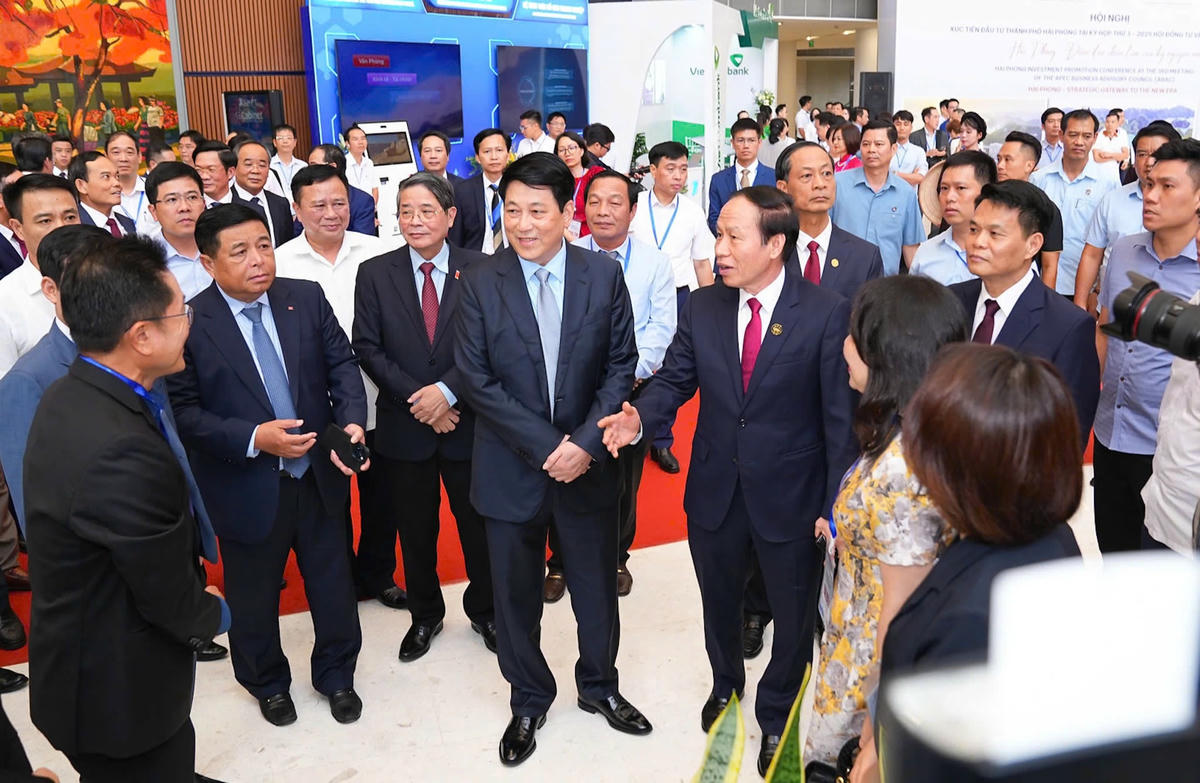 A3. Chủ tịch nước Lương Cường và lãnh đạo TP Hải Phòng