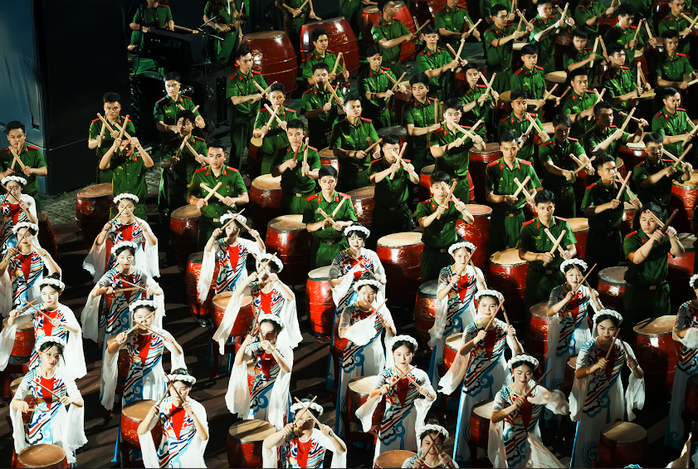 Gần 600 học viên cảnh sát đồng diễn trống hội tại SVĐ Hàng Đẫy- Ảnh 4.