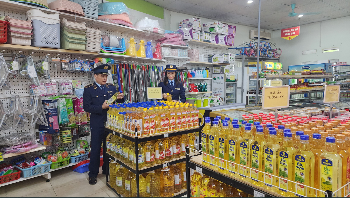 Lực lượng chức năng tăng cường kiểm soát hàng hóa trước, trong và sau Tết.