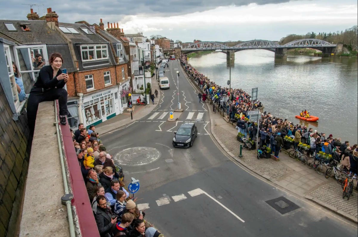 Cuộc sống của người dân bên dòng sông Thames. Ảnh: The Guardian.