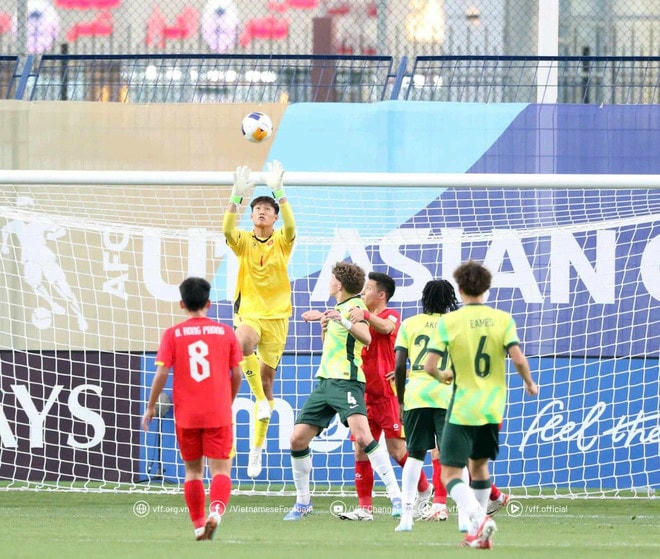 U17 Việt Nam chơi phòng ngự kỷ luật ở trận ra quân. (Ảnh: VFF) d154039c33d232f7917776c76ca6266a.jpg