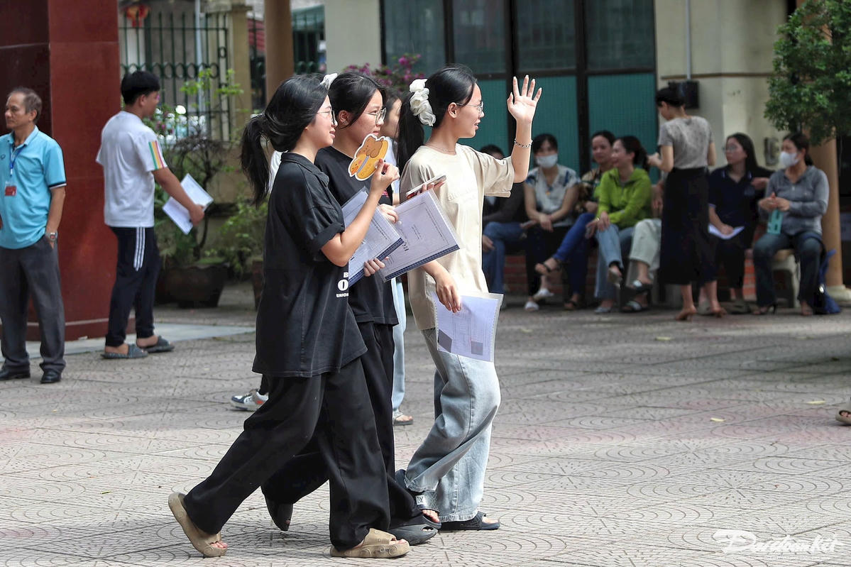 hoc_sinh_thi_vao_10- le-khanh27