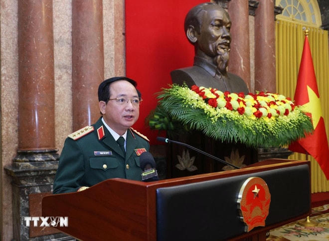 Đại tướng Trịnh Văn Quyết, Bí thư Trung ương Đảng, Chủ nhiệm Tổng cục Chính trị Quân đội nhân dân Việt Nam phát biểu. (Ảnh: Lâm Khánh/TTXVN) ttxvn-chu-tich-nuoc-trao-quyet-dinh-thang-quan-ham-cap-bac-ham-dai-tuong-thuong-tuong-cho-cac-lanh-dao-bo-quoc-phong-va-bo-cong-an-8147242-5.jpg