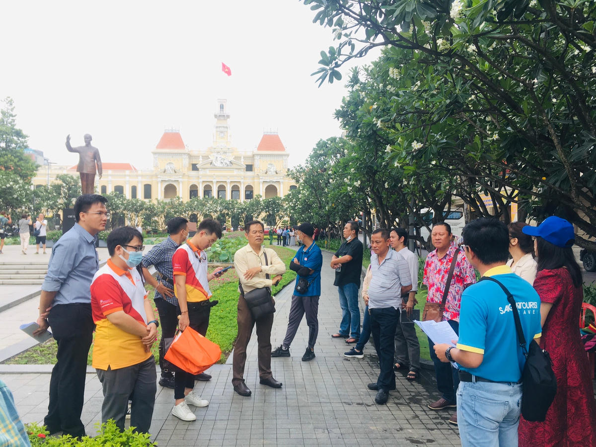 Theo các công ty du lịch, người dân hào hứng đăng ký tham quan.