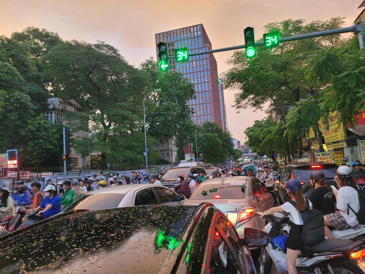 Phố Tôn Thất Tùng (Đống Đa, Hà Nội) 