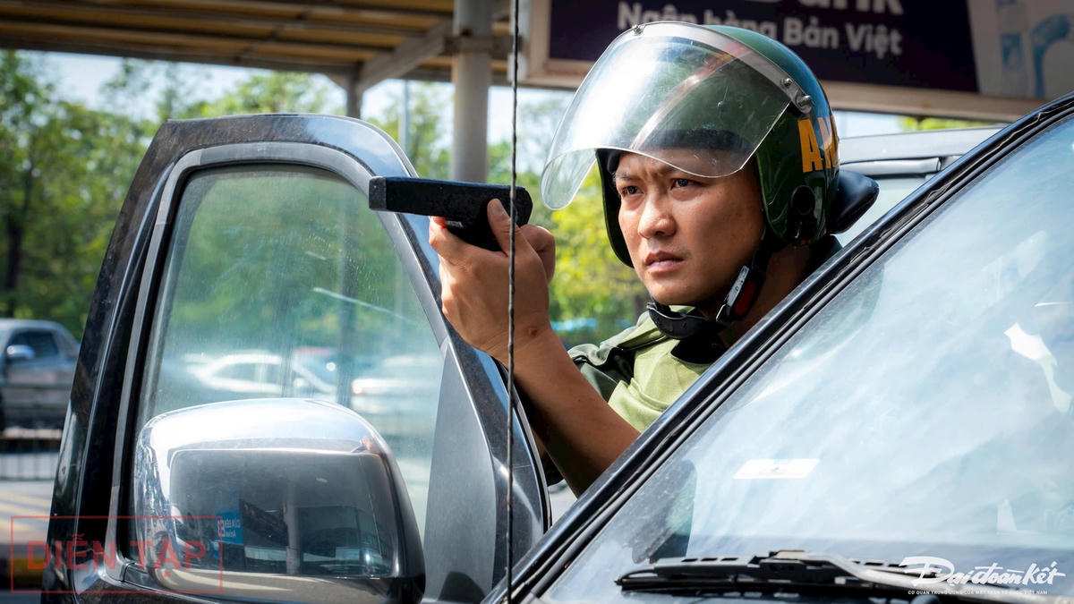 Chùm ảnh các lực lượng phối hợp xử lý tình huống nhóm khủng bố bắt cóc con tin (14)