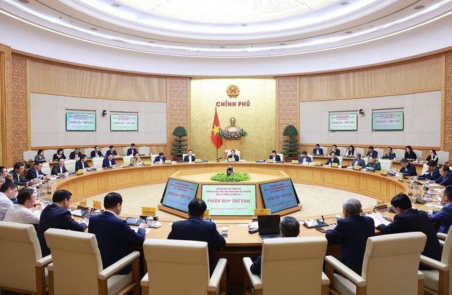 Chiều 6/1, tại Hà Nội, Thủ tướng Phạm Minh Chính, Trưởng Ban Chỉ đạo của Chính phủ chủ trì Phiên họp thứ 8 của Ban Chỉ đạo về tổng kết việc thực hiện Nghị quyết số 18-NQ/TW ngày 25 tháng 10 năm 2017 của Hội nghị Trung ương 6 khóa XII “Một số vấn đề về tiếp tục đổi mới, sắp xếp tổ chức bộ máy của hệ thống chính trị tinh gọn, hoạt động hiệu lực, hiệu quả.” (Ảnh: Dương Giang/TTXVN) thu-tuong-3-resize.jpg