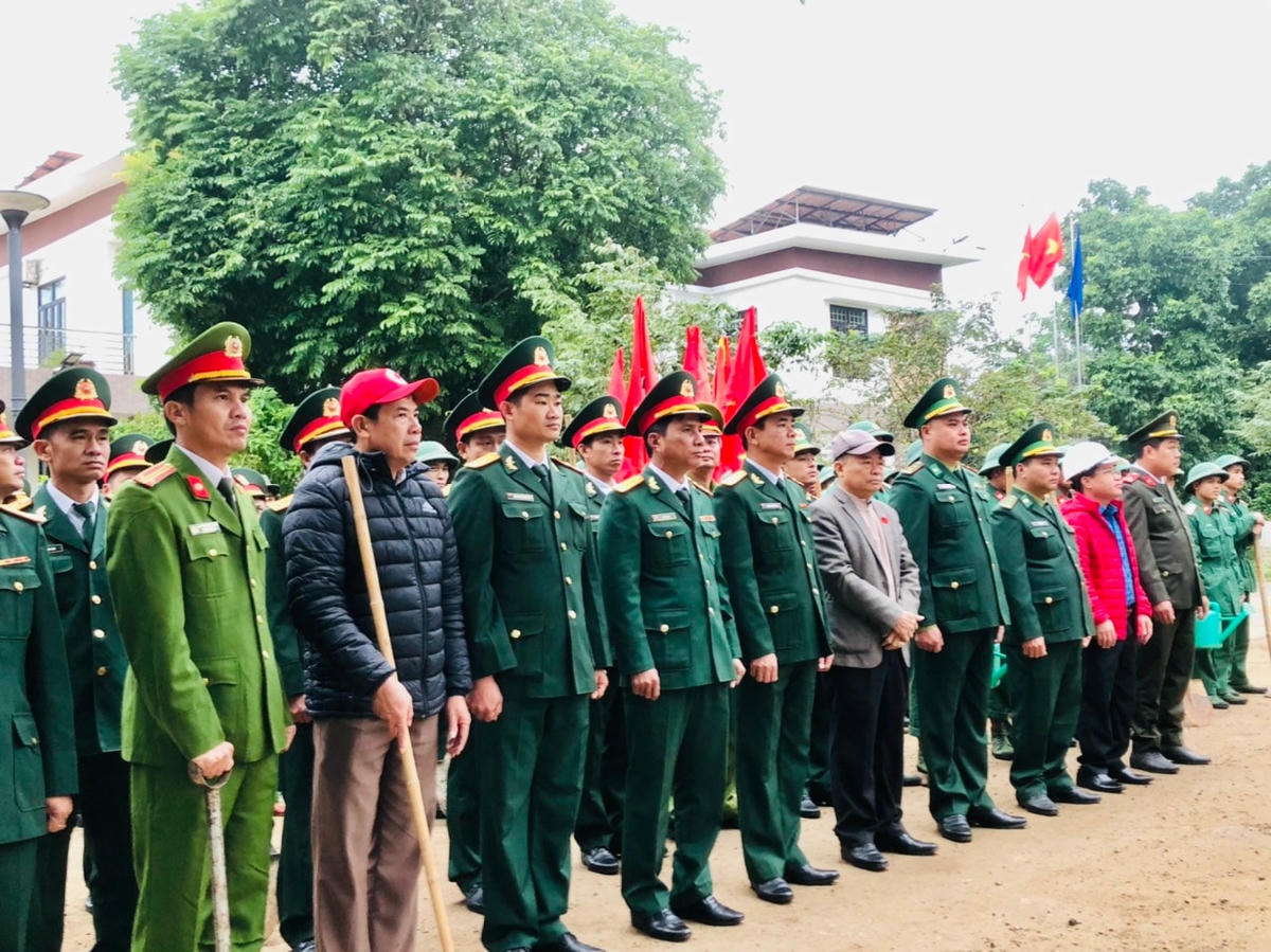 Cùng tham gia Lễ phát động còn có các tổ chức đoàn thể, lực lượng vũ trang và Nhân dân trên đảo.