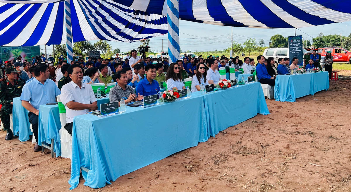 Các đại biểu về dự.