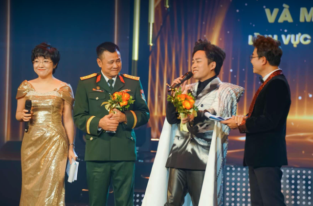 Tùng Dương được Bộ VH-TT-DL vinh danh 