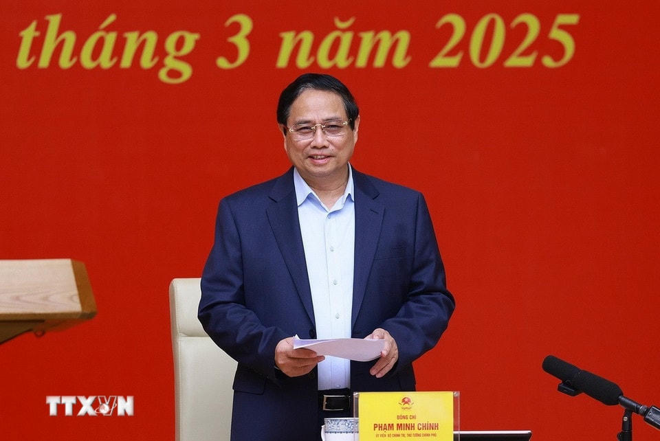 Thủ tướng Phạm Minh Chính, Trưởng Tiểu ban Kinh tế-Xã hội Đại hội XIV của Đảng báo cáo dự thảo nội dung văn kiện trình Đại hội XIV. (Ảnh: Dương Giang/TTXVN)