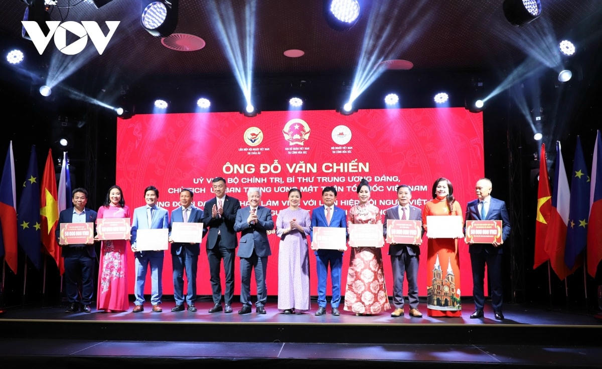 chủ tịch Ủy ban trung ương mttq việt nam thăm và làm việc tại cộng hòa séc hình ảnh 5 chu tich Uy ban trung uong mttq viet nam tham va lam viec tai cong hoa sec hinh anh 5