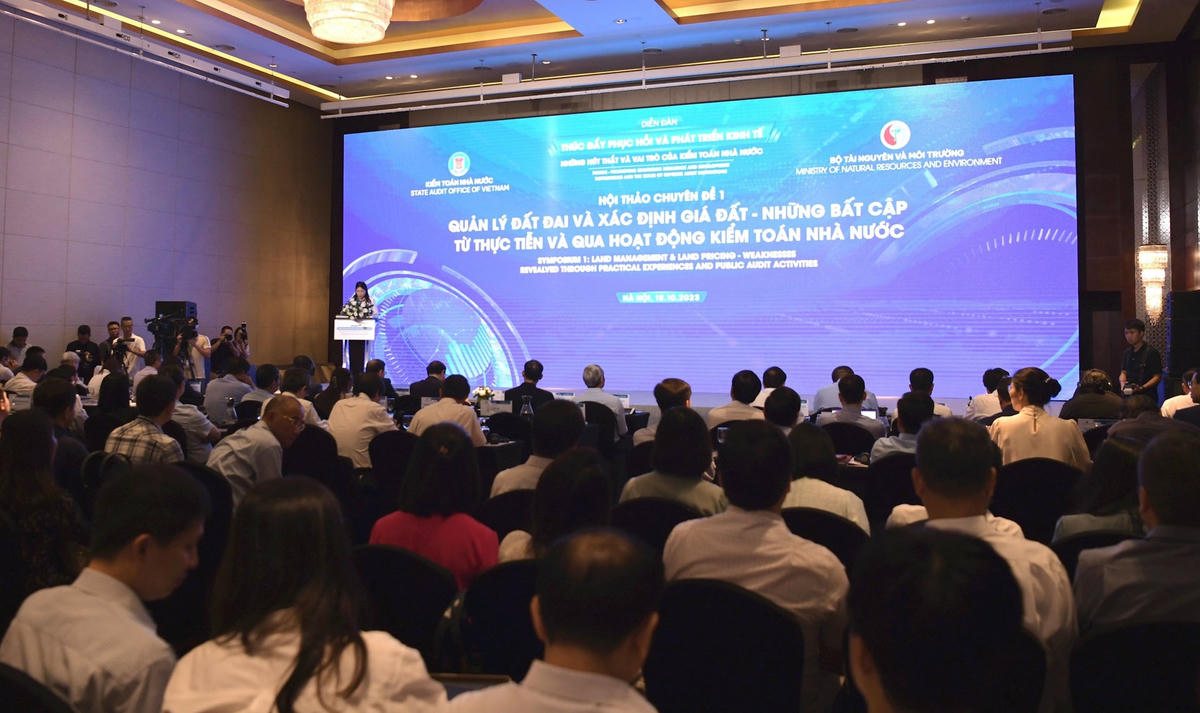Quang cảnh Hội thảo chuyên đề “Quản lý đất đai và xác định giá đất - Những bất cập từ thực tiễn và qua hoạt động kiểm toán của Kiểm toán nhà nước”. Ảnh: LÊ HOÀ
