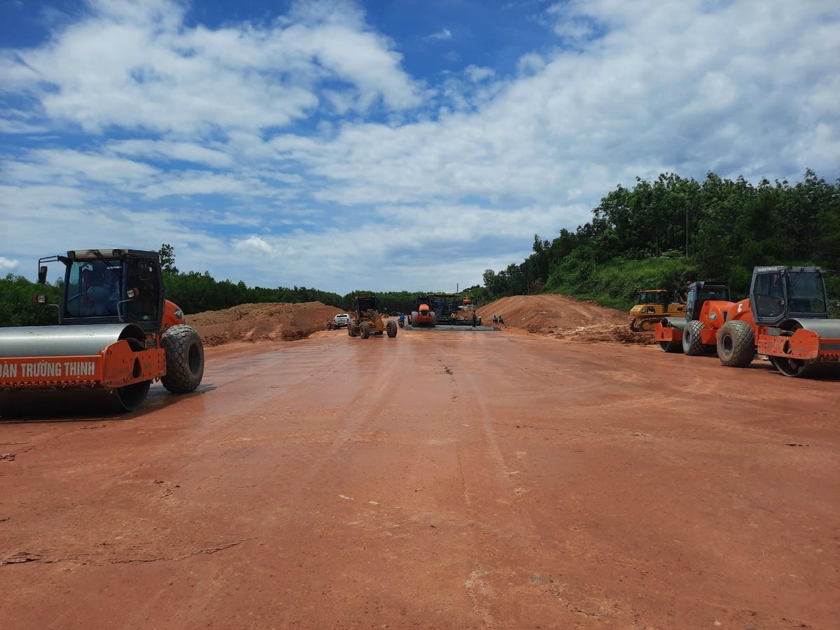 Tại những nơi đã được GPMB, các nhà thầu đã tiến hành thi công.