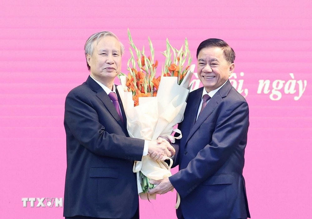 TTXVN_2811 Tong Bi thu huy hieu Dang (2).jpg