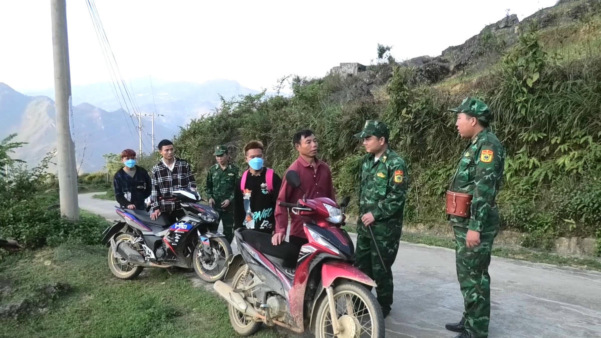 BĐBP tuần tra kiểm soát khu vực vành đai biên giới. Ảnh: Trung Dũng