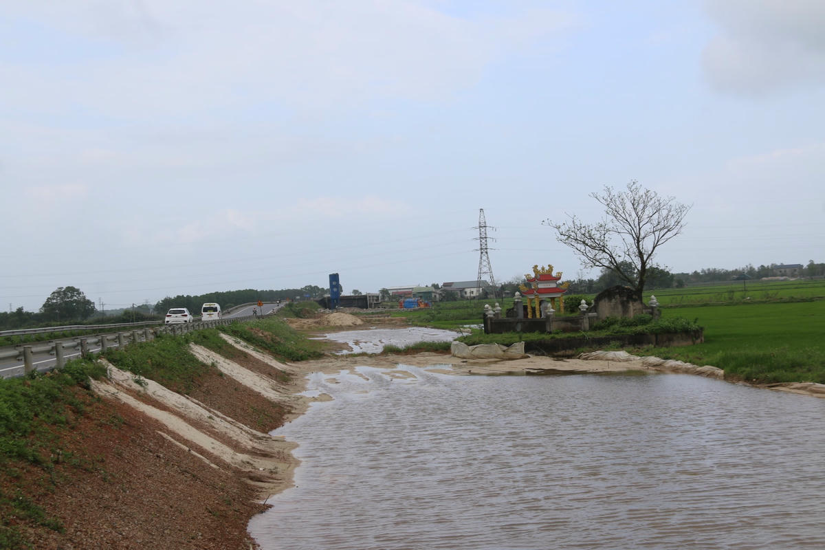 Cử tri xã Gio Quang kiến nghị, UBND tỉnh, các sở, ban, ngành cấp tỉnh tiếp tục chỉ đạo đẩy nhanh tiến độ thi công đối với dự án.