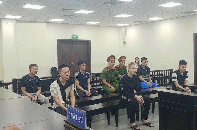 Các bị cáo tại phiên tòa xét xử.