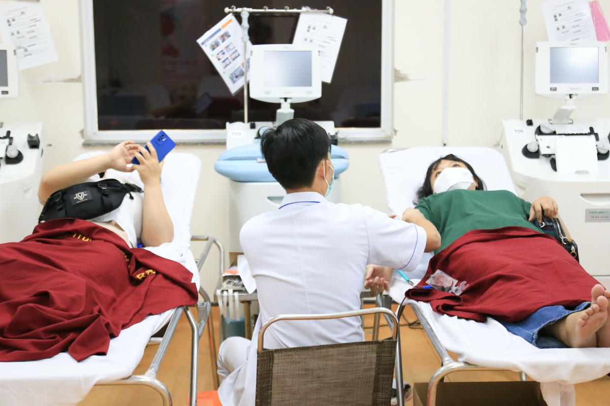 Số lượng máu hàng tháng Bệnh viện Chợ Rẫy tiếp nhận để cung cấp cho miền Đông Nam Bộ và ngoài ra còn phải đảm bảo trong kho của TTTM 2% chế phẩm máu dự phòng.