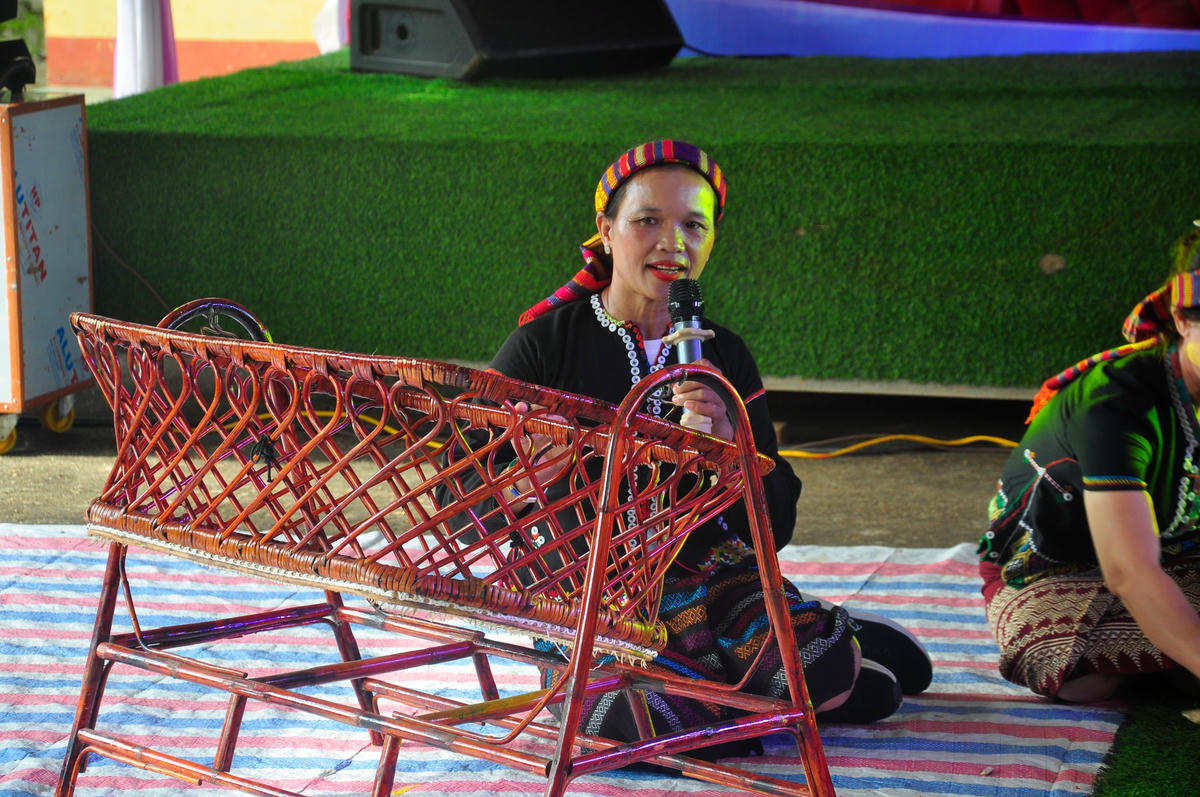 Các tiết mục văn nghệ do Nhân dân khu dân cư Bến Hà biểu diễn.