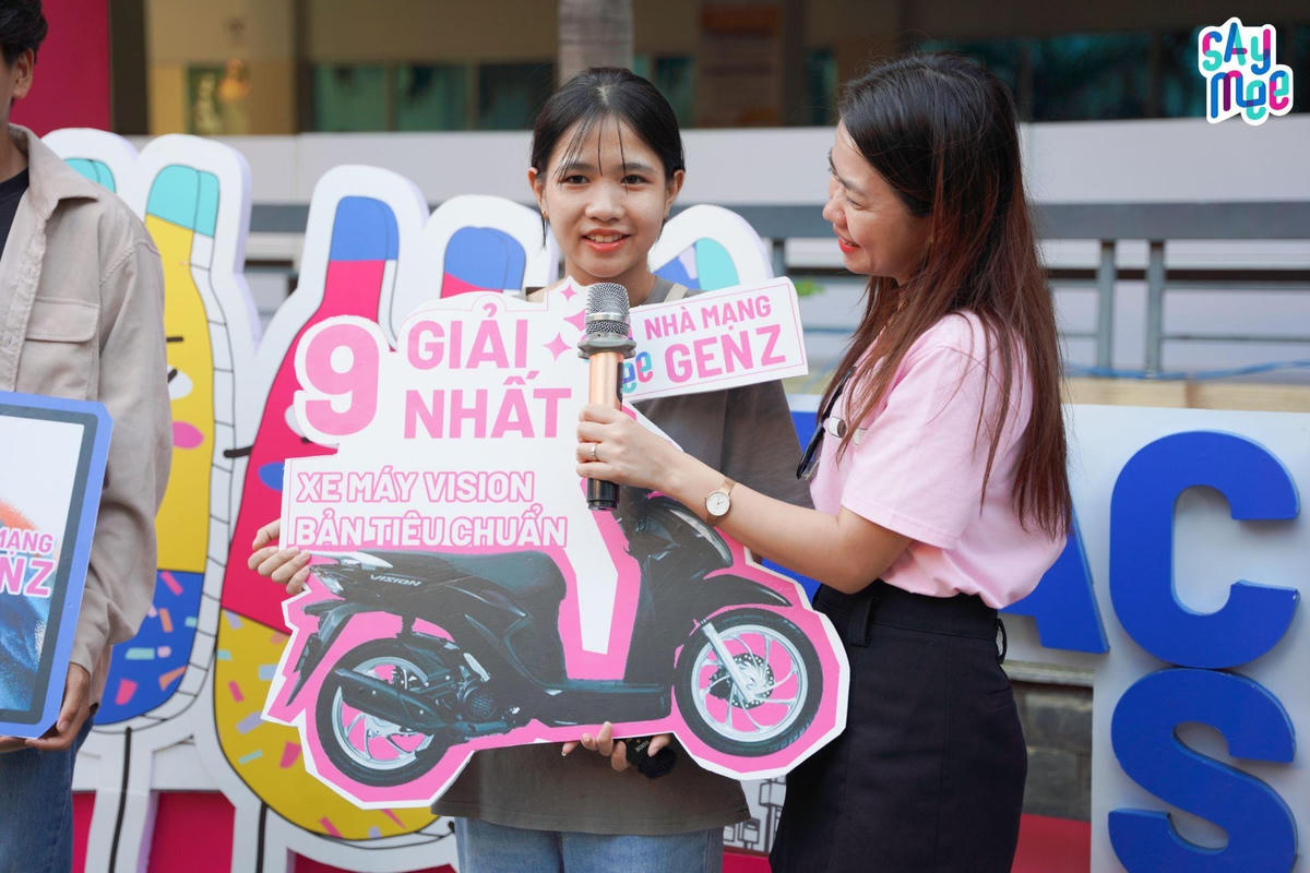 Quà tặng sẽ được trao tận tay các bạn sinh viên tại khu vực sau khi sự kiện kết thúc.