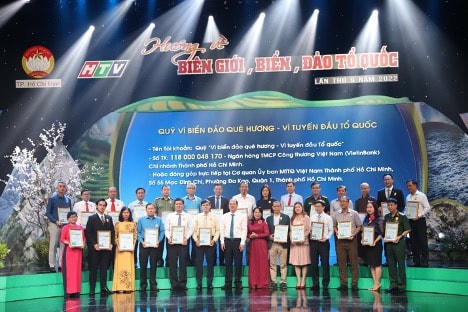 Các doanh nghiệp chung tay ủng hộ quỹ “Vì biển đảo quê hương – Vì tuyến đầu Tổ quốc”.