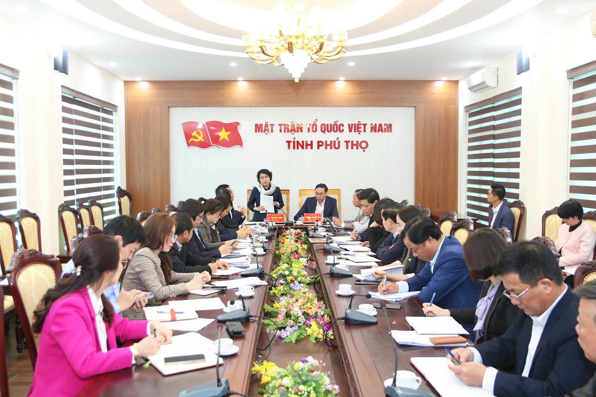 Bà Tô Thị Bích Châu, Phó Chủ tịch Ủy ban Trung ương Mặt trận Tổ quốc Việt Nam phát biểu tại buổi làm việc. Ảnh: Tiến Đạt.